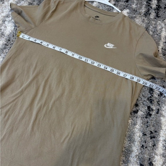 Nike Men's Cotton Embroidered Logo Shirt Tan Short Sleeve T-Shirt Size Medium - Picture 5 of 6